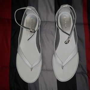 Liz Claiborne Thong Type Sandals